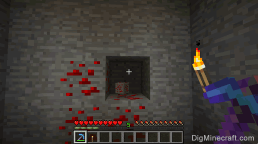How to make Redstone Ore in Minecraft